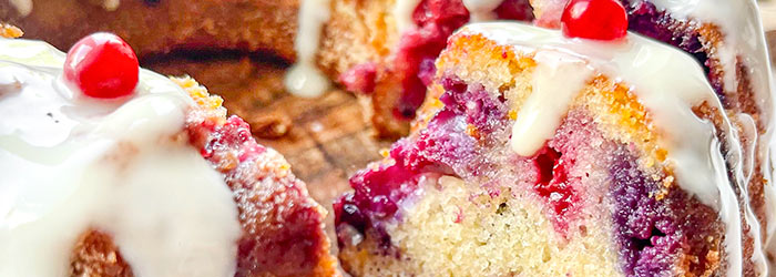 Babka migdałowa z owocami