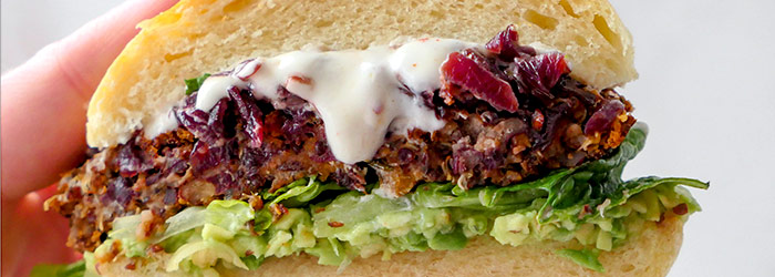 Burgery z batatów, fasoli i quinoa