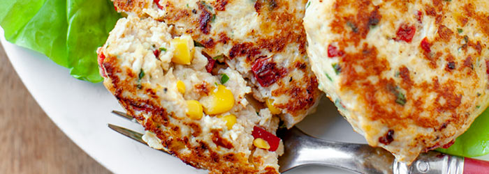 Burgery z kurczaka z papryką i kukurydzą