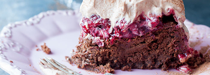 Ciasto czekoladowe z malinami i puszystym musem z nutellą