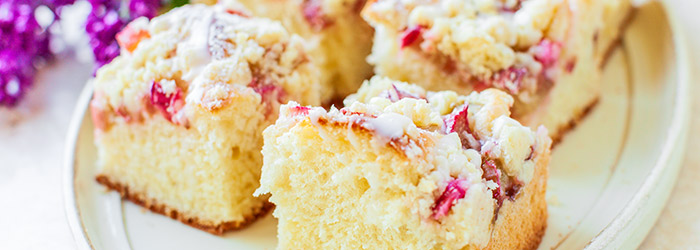 Ciasto drożdżowe z rabarbarem i kruszonką