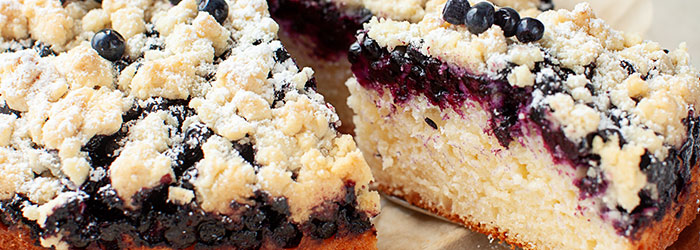 Ciasto jogurtowe z jagodami i kruszonką