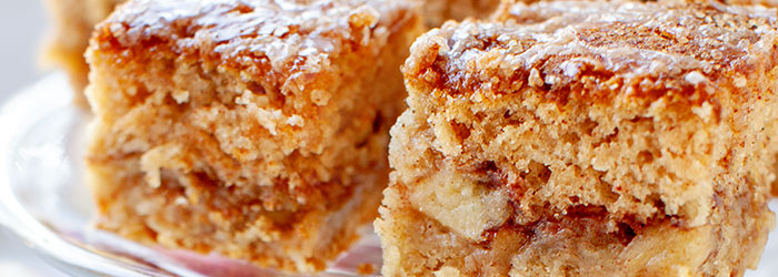 Ciasto z prażonymi jabłkami i cynamonem