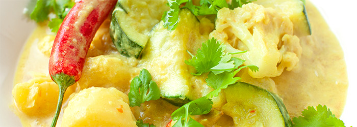Curry z młodych ziemniaków i kalafiora