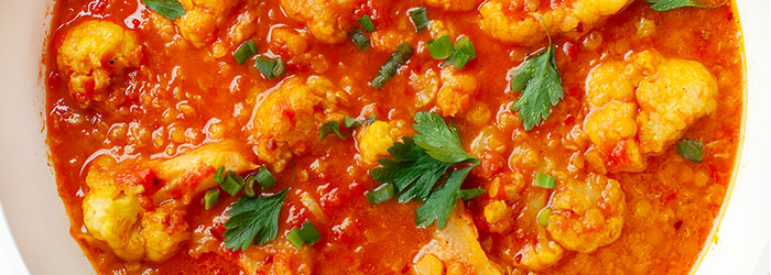 Dal z soczewicy z kalafiorem