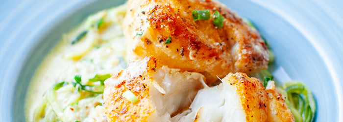 Dorsz na spaghetti z cukinii