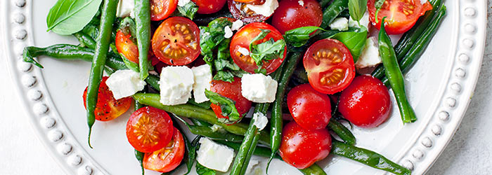 Fasolka szparagowa z pomidorkami i fetą