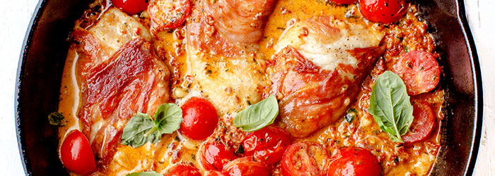 Filety z kurczaka w kremowym sosie z suszonych pomidorów