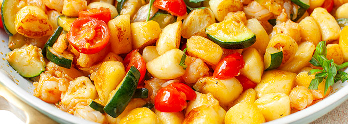 Gnocchi z krewetkami, cukinią i pomidorkami