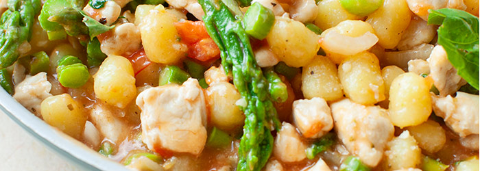 Gnocchi z kurczakiem i szparagami