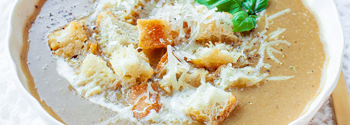 Grzybowa z grzankami