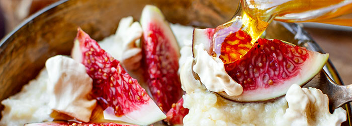 Jaglanka z figami, orzechami i miodem