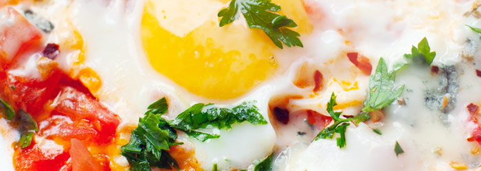 Jajka sadzone na pomidorach