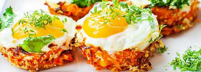 Jajka zapiekane w marchewkowych koszyczkach