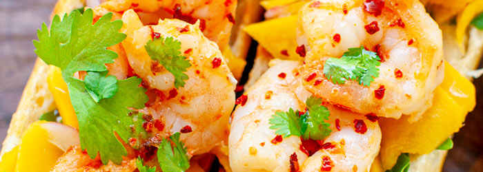 Kanapka z krewetkami i mango