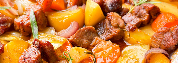 Karkówka pieczona z ziemniakami i marchewką