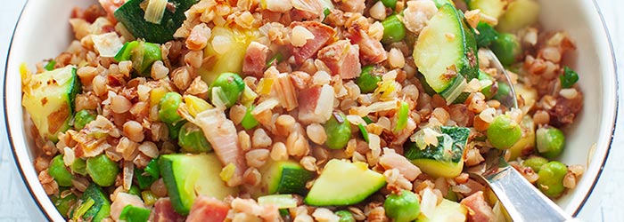 Kasza gryczana smażona z boczkiem i warzywami