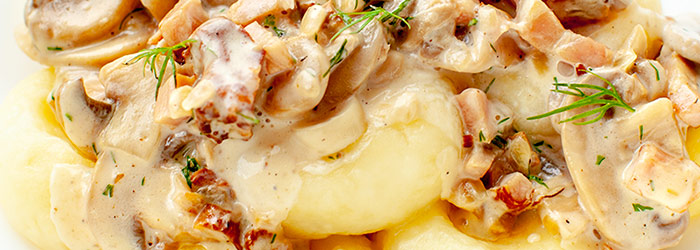 Kluski śląskie z sosem pieczarkowym