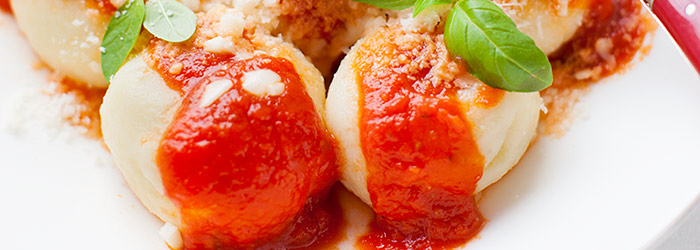 Kluski śląskie z sosem pomidorowym