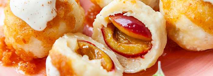 Knedle serowe ze śliwkami