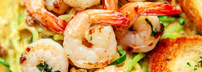 Krewetki na spaghetti z cukinii