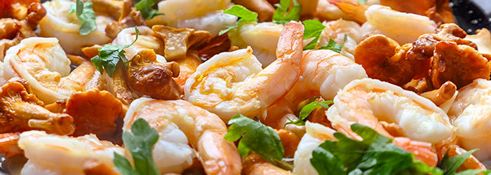 Krewetki z patelni z kurkami i czosnkiem