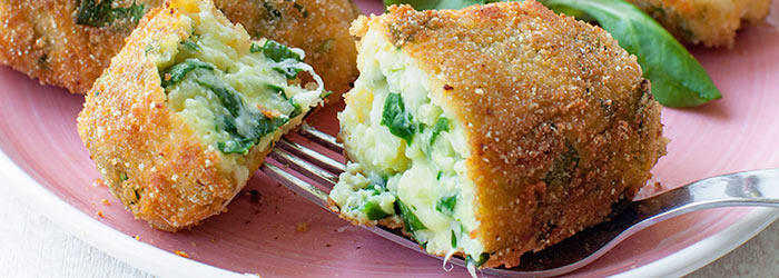 Krokiety z kaszy jaglanej ze szpinakiem i serem