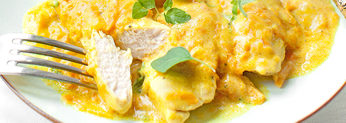 Kurczak w kremowym sosie z dynią i marchewką