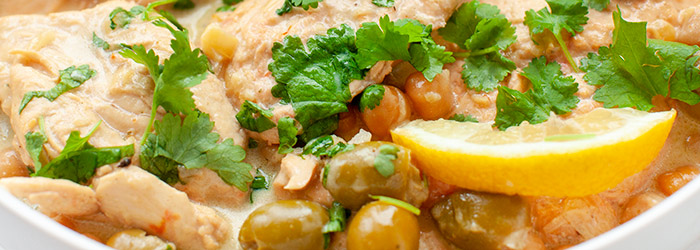 Kurczak z ciecierzycą i zielonymi oliwkami