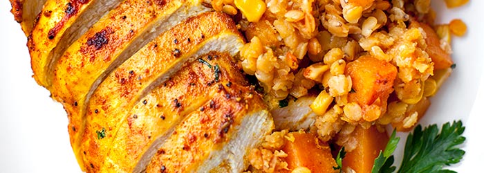 Kurczak zapiekany z dynią, soczewicą i kukurydzą