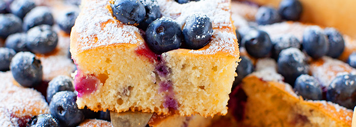 Lekkie ciasto jogurtowe z borówkami