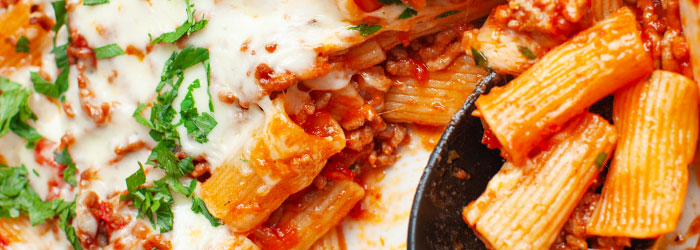 Makaron rigatoni zapiekany z mielonym mięsem