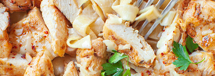 Makaron z grillowanym kurczakiem