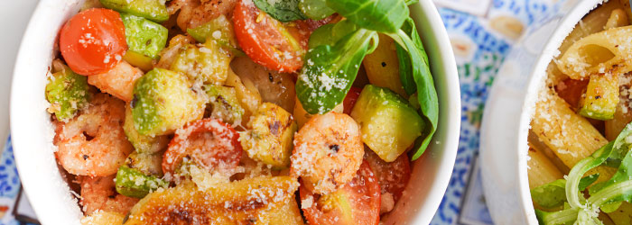 Makaron z krewetkami, cukinią i pomidorkami koktajlowymi