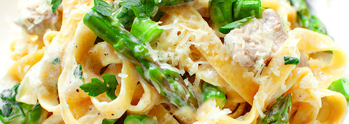 Makaron z polędwiczką wieprzową i szparagami