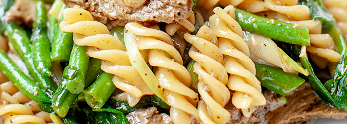 Makaron z wołowiną, fasolką i sosem sojowym