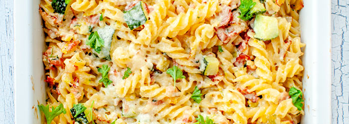 Makaron zapiekany z cukinią i boczkiem