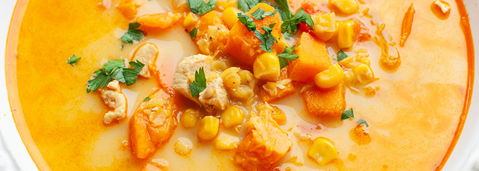 Meksykańska zupa z dynią, kurczakiem i kukurydzą