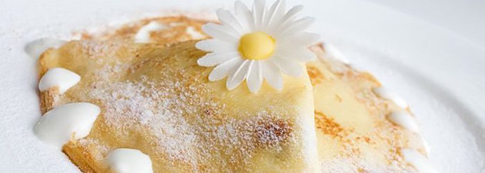 Naleśniki drożdżowe z sosem czekoladowym