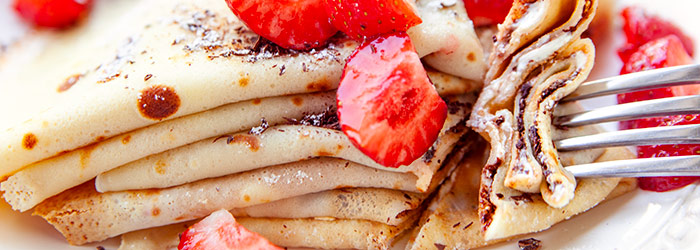 Naleśniki stracciatella z truskawkami