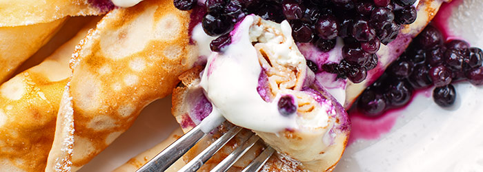 Naleśniki z jagodami i twarogiem