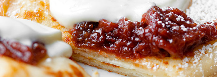 Naleśniki z serem i powidłami śliwkowymi