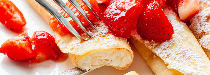 Naleśniki z truskawkami i twarogiem