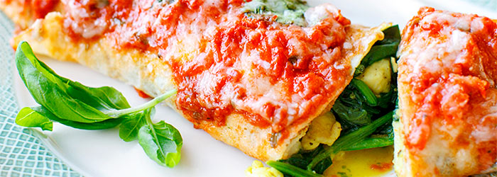 Naleśniki zapiekane z kurczakiem, szpinakiem i gorgonzolą