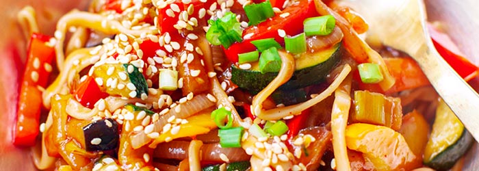 Noodle z warzywami po koreańsku