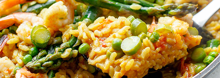 Paella ze szparagami i krewetkami