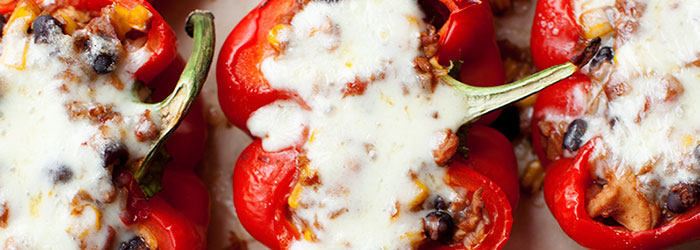 Papryki faszerowane kurczakiem, fasolą i kukurydzą