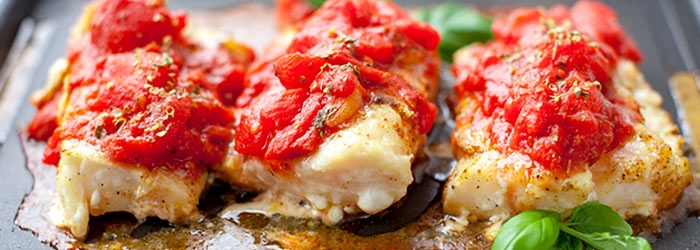 Pieczone bruschetty z dorsza z pomidorami