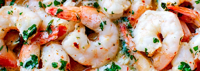 Pieczone krewetki z masłem i czosnkiem