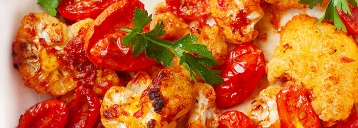 Pieczony kalafior z ajvarem